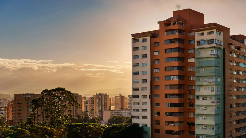 Prédio com necessidade de limpeza da caixa d'água